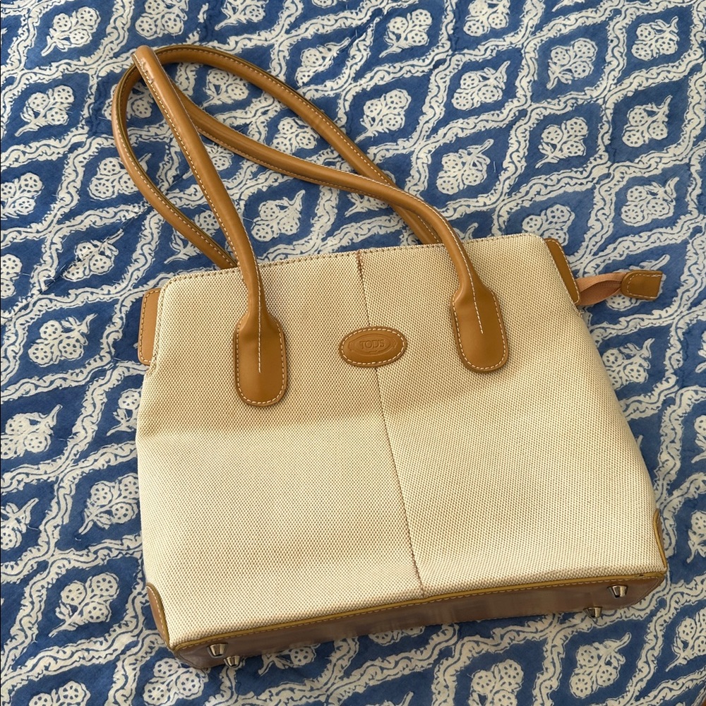NWT Elegant Tan and Cream Fabric Hand Bag